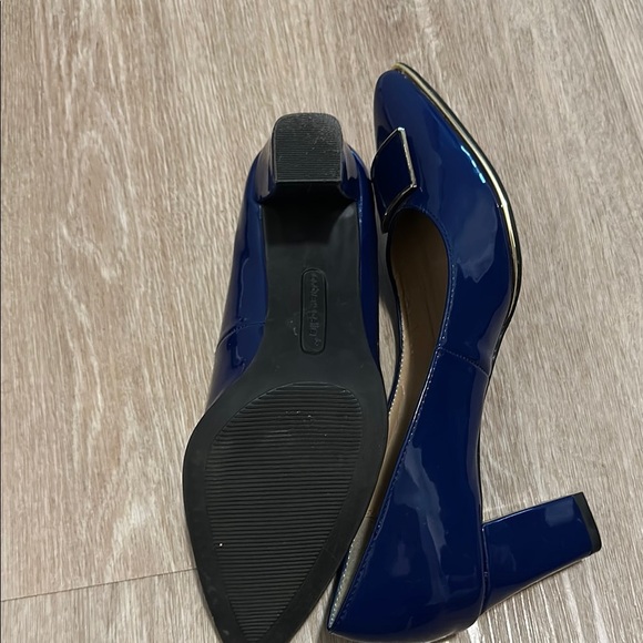 Andrew Geller Blue and Gold Heels with Pointed Toe - Picture 3 of 4